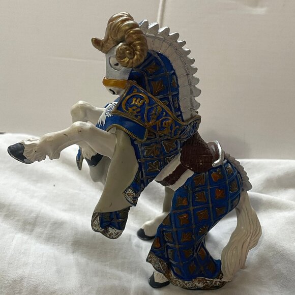 Papo Medieval World of Knights Horse w/ Ram Blue Ram Crest Fantasy Figure 2007 - Picture 5 of 16